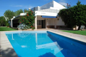 Casa Josep, Urbanizacion Calafat, zona residencial, frente al mar, a 5 mn de la playa, wifi y aire acondicionado
